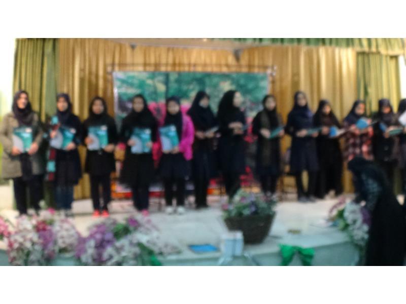 تقدیر از دانش آموزان برتر